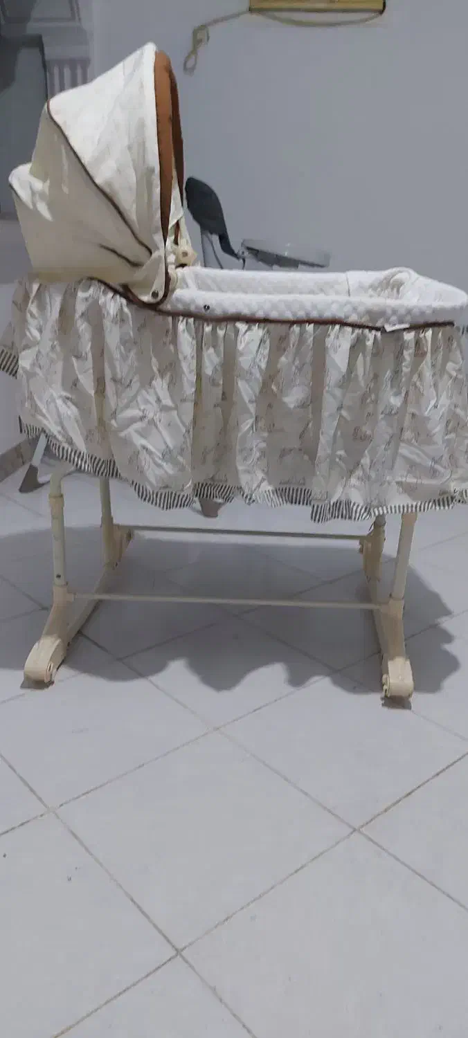 تخت نوزاد|تخت و صندلی بچه|رشت, پیرسرا|دیوار