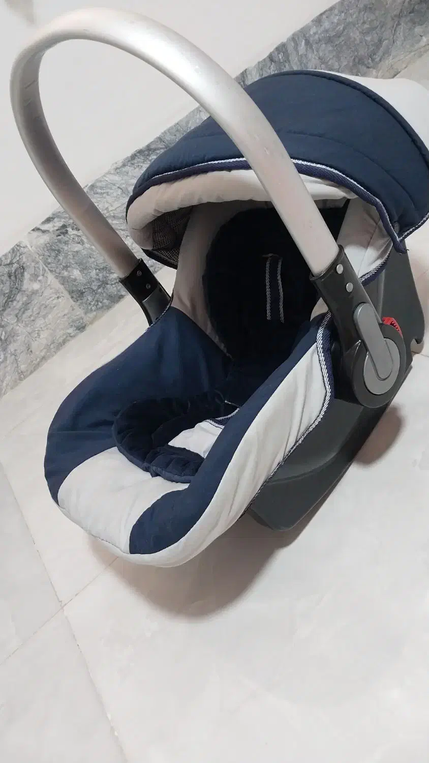 روروعک آغوشی و کریر کاملا همگی سالم|اسباب و اثاث بچه|بروجرد, |دیوار