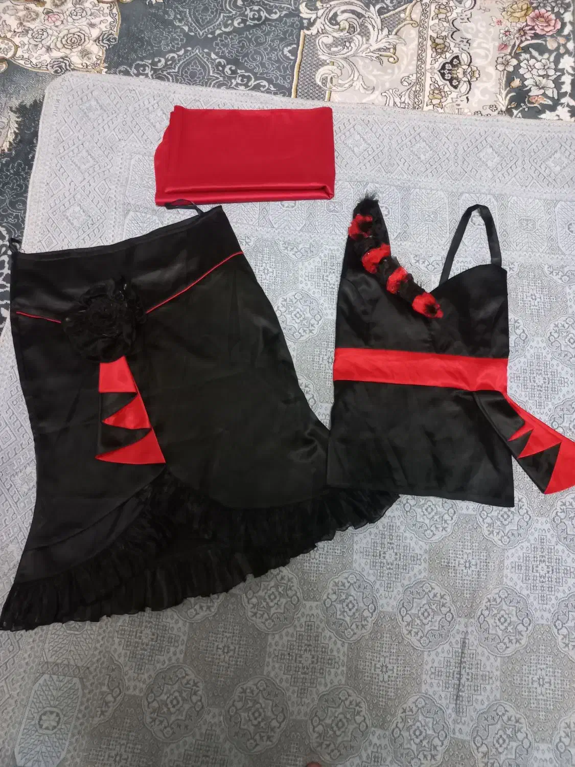 لباس مجلسی|لباس|میبد, |دیوار