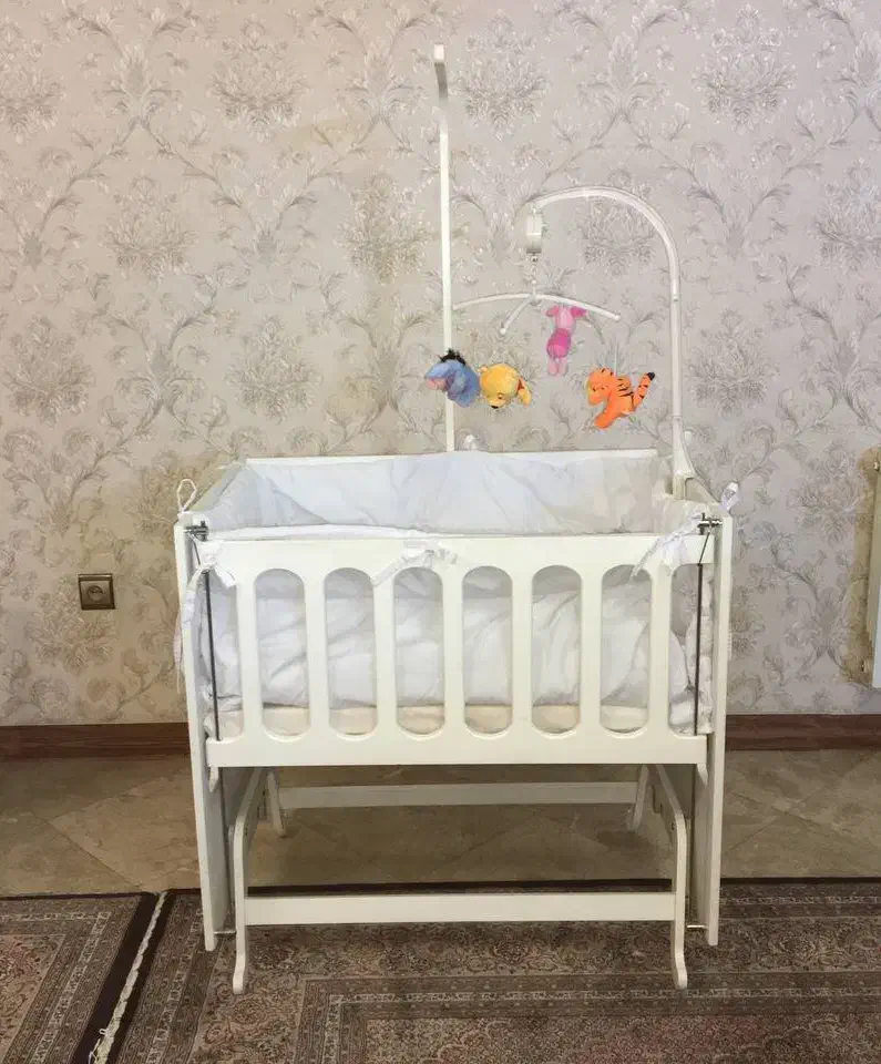 گهواره نوزاد کنار تخت مادر|تخت و صندلی بچه|تهران, سازمان برنامه جنوبی|دیوار