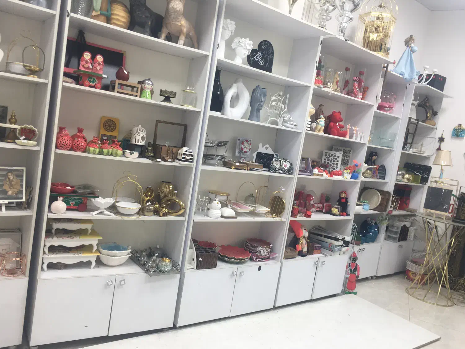 ویترین مغازه با وسایل|کتابخانه، شلف، قفسه‌های دیواری|ورامین, ورامین|دیوار