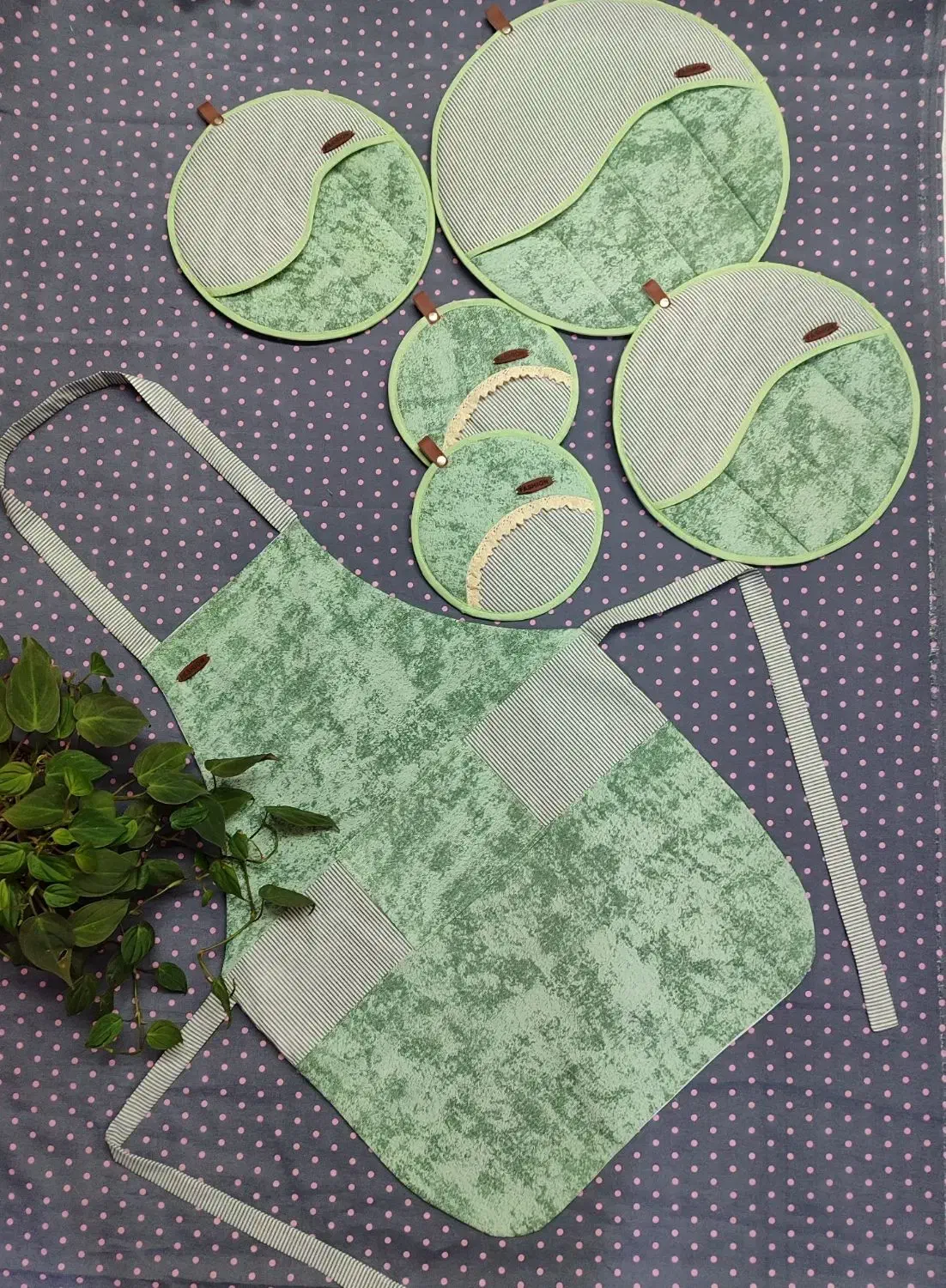 دوخت سرویس کامل عروس دمکنی دستگیره نمگیر دستکش فر|سفره، حوله، دستمال آشپزخانه|مشهد, همت آباد|دیوار