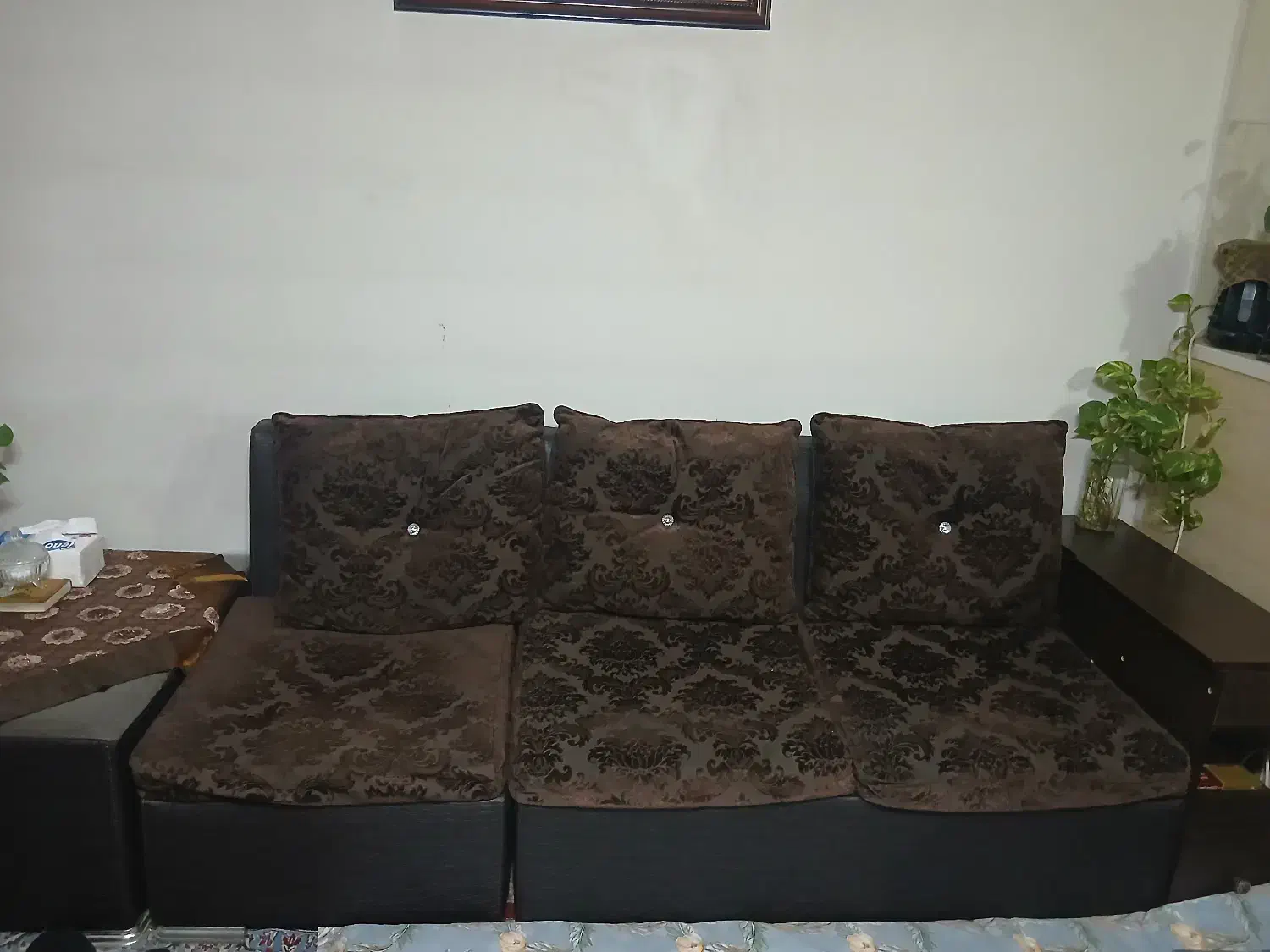 مبل راحتی|مبلمان خانگی و میز عسلی|اندیشه, اندیشه فاز ۱|دیوار