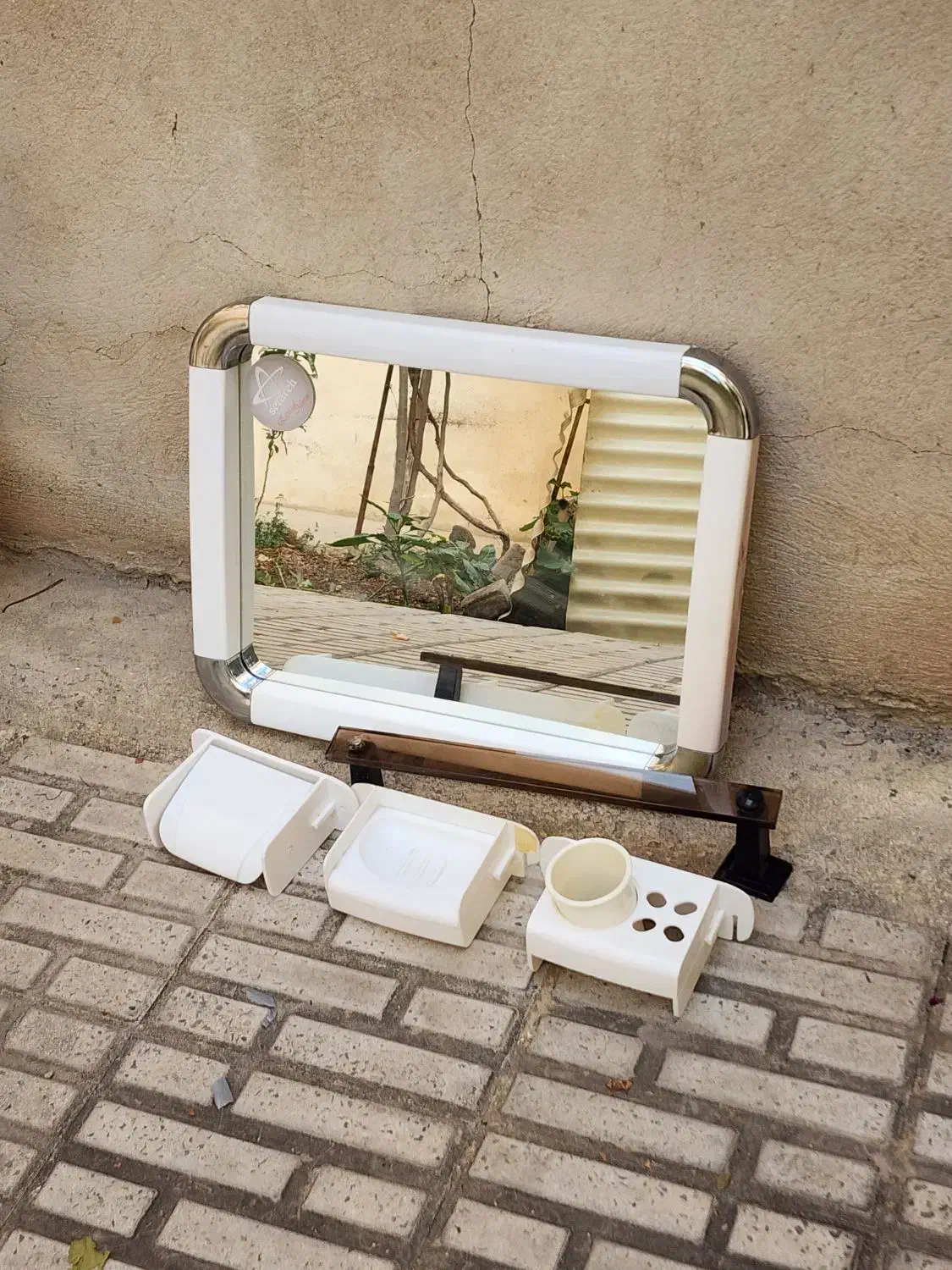 فروش آینه سرویس بهداشتی به همراه وسایل|لوازم سرویس بهداشتی|کرج, دهقان ویلا|دیوار