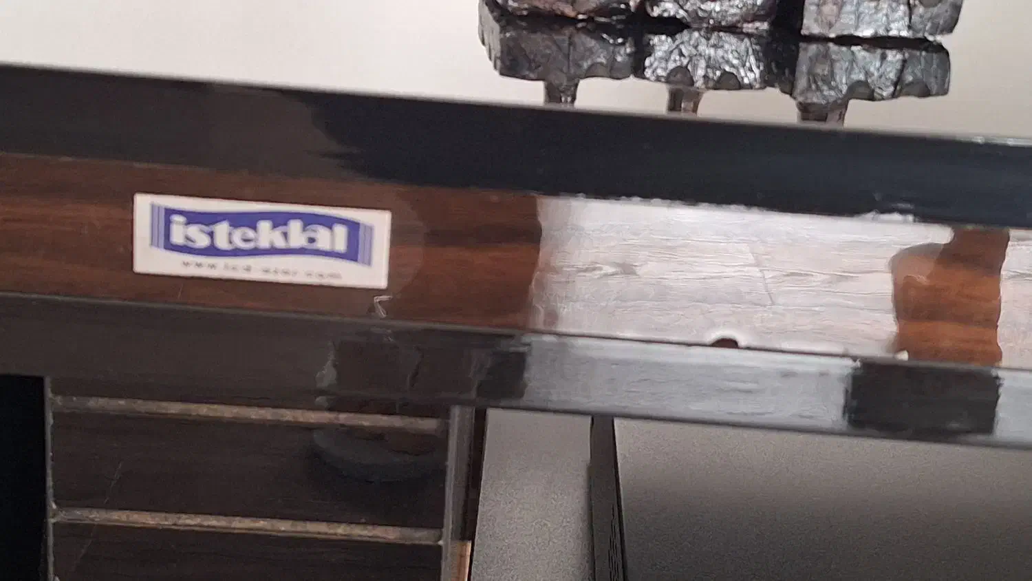 میز ال سی دی|میز تلویزیون|شاهین‌شهر, خانه کارگر|دیوار