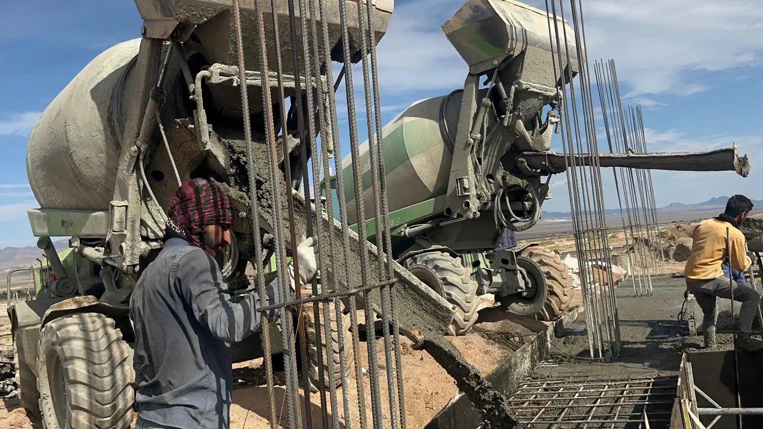 بتن ریزی و شفته آهک با اتومیکسر|خدمات پیشه و مهارت|دامغان, |دیوار