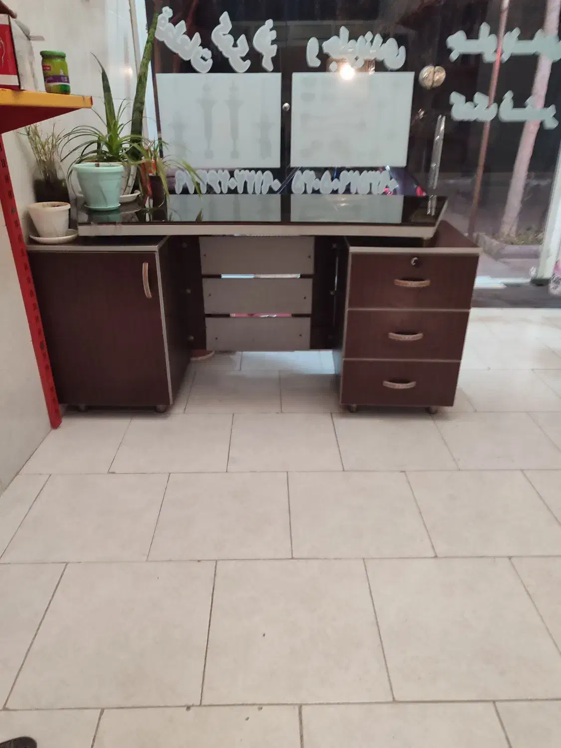 میز مدیریتی|دفتر کار|رباط‌کریم, رباط‌کریم|دیوار