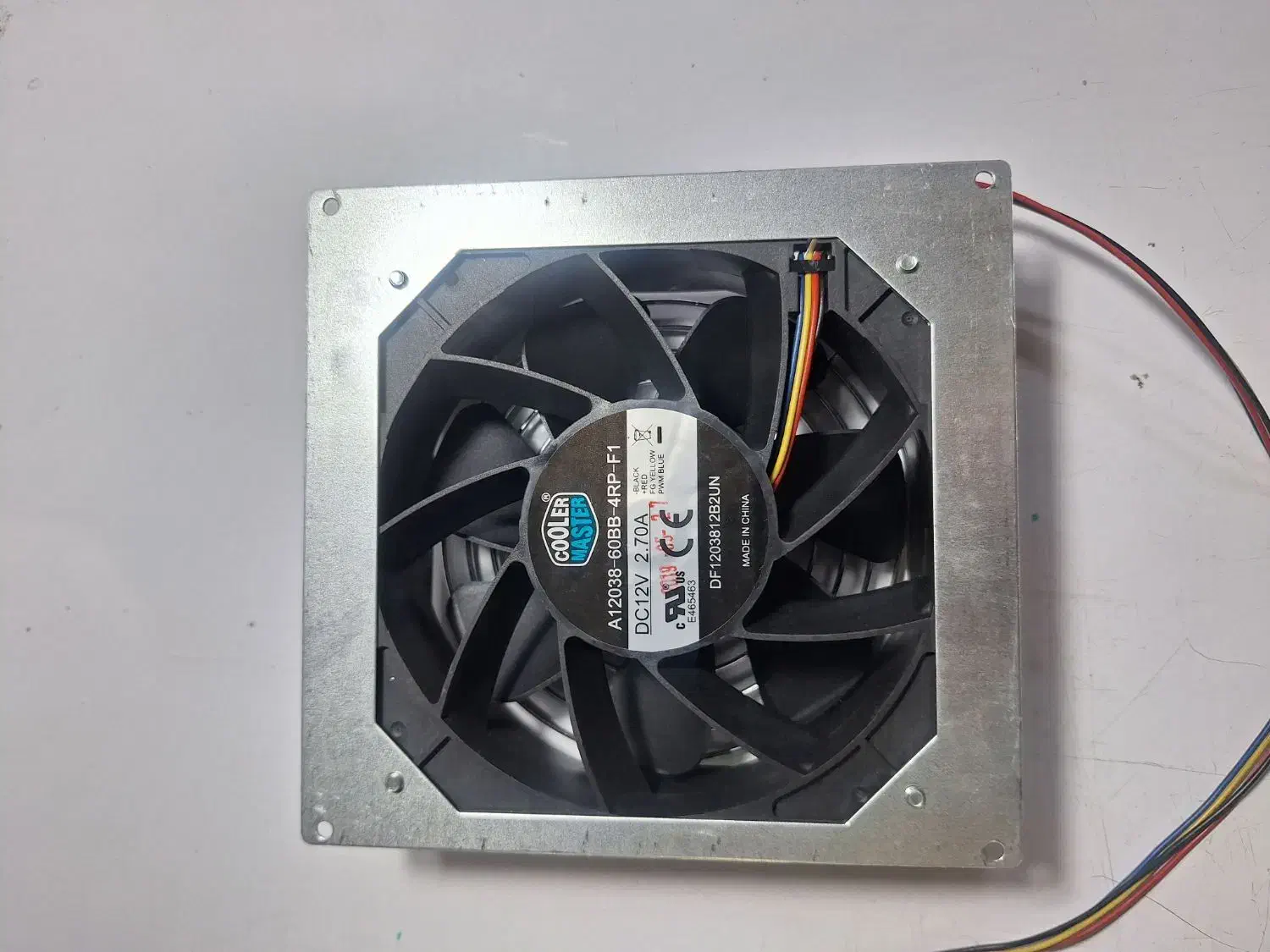 فن ۱۲ ولت ۱۲ سانتی آکبند قدرتمند فن ماینر|قطعات و لوازم جانبی رایانه|شیراز, اصلاحنژاد|دیوار