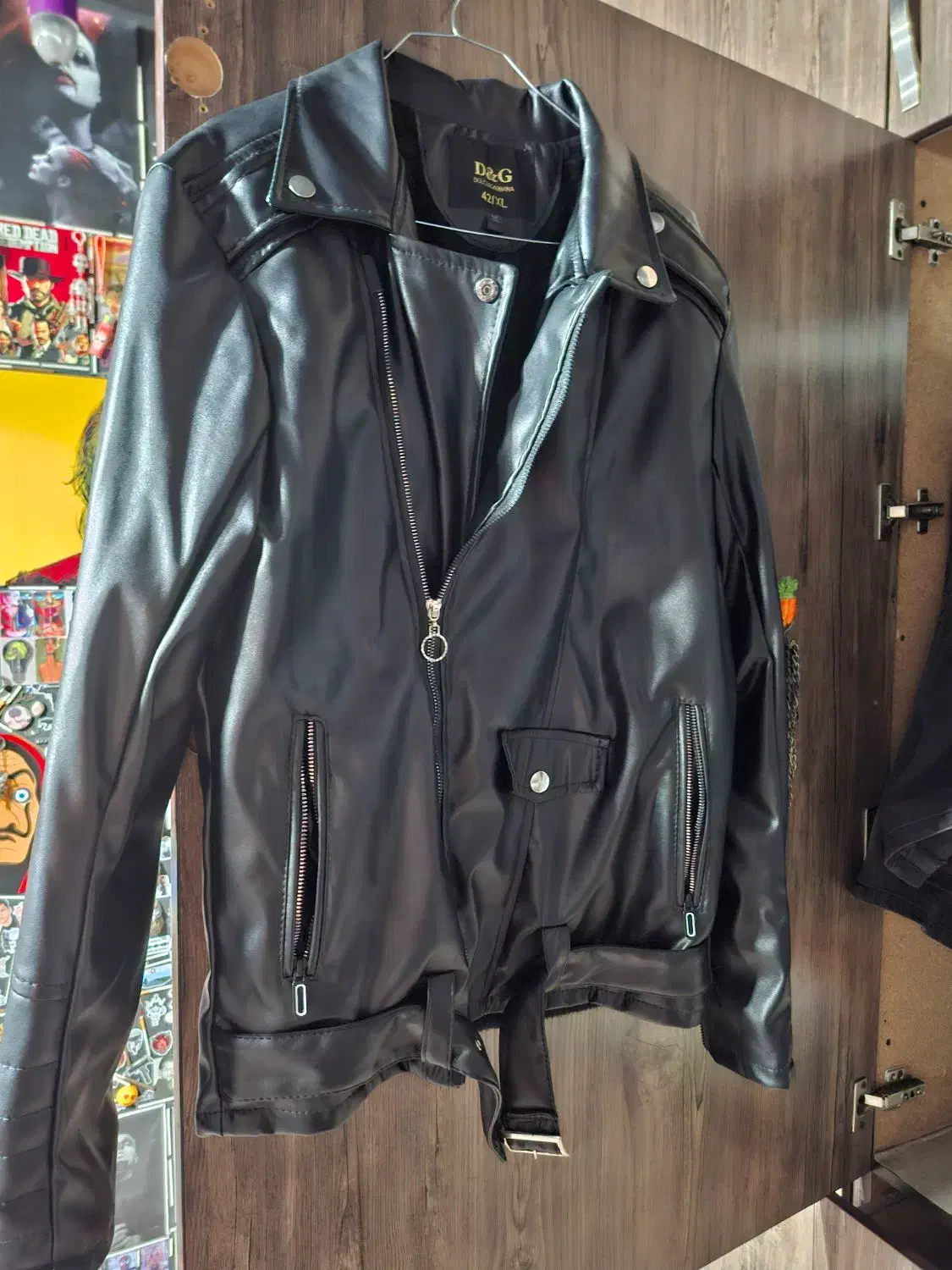 کاپشن چرم|لباس|پیشوا, |دیوار