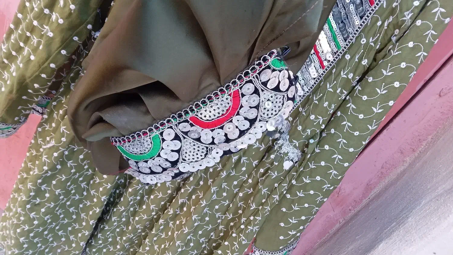 افغانی|لباس|خاش, |دیوار