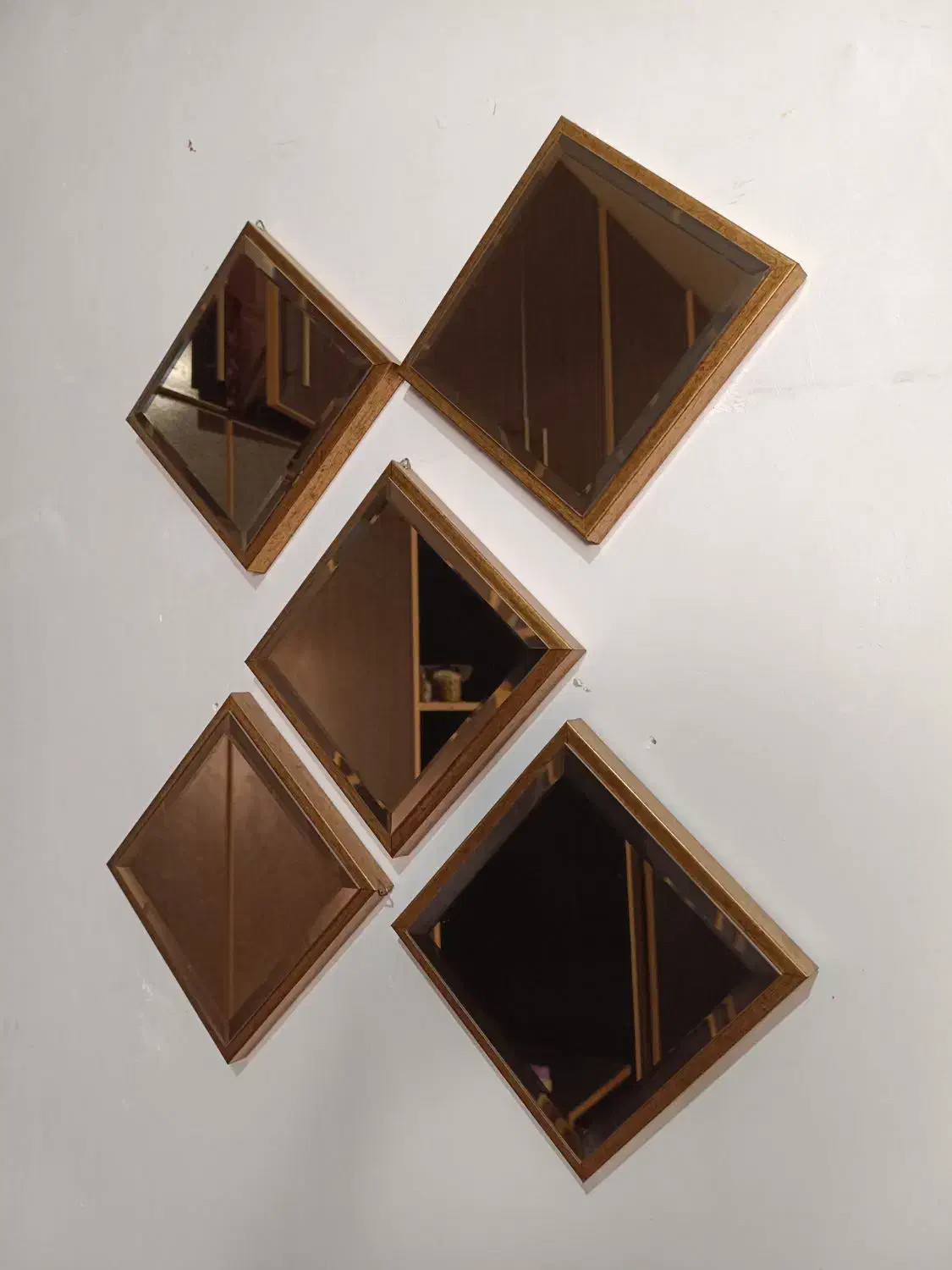 آینه|آینه|نیشابور, رحمت آباد|دیوار