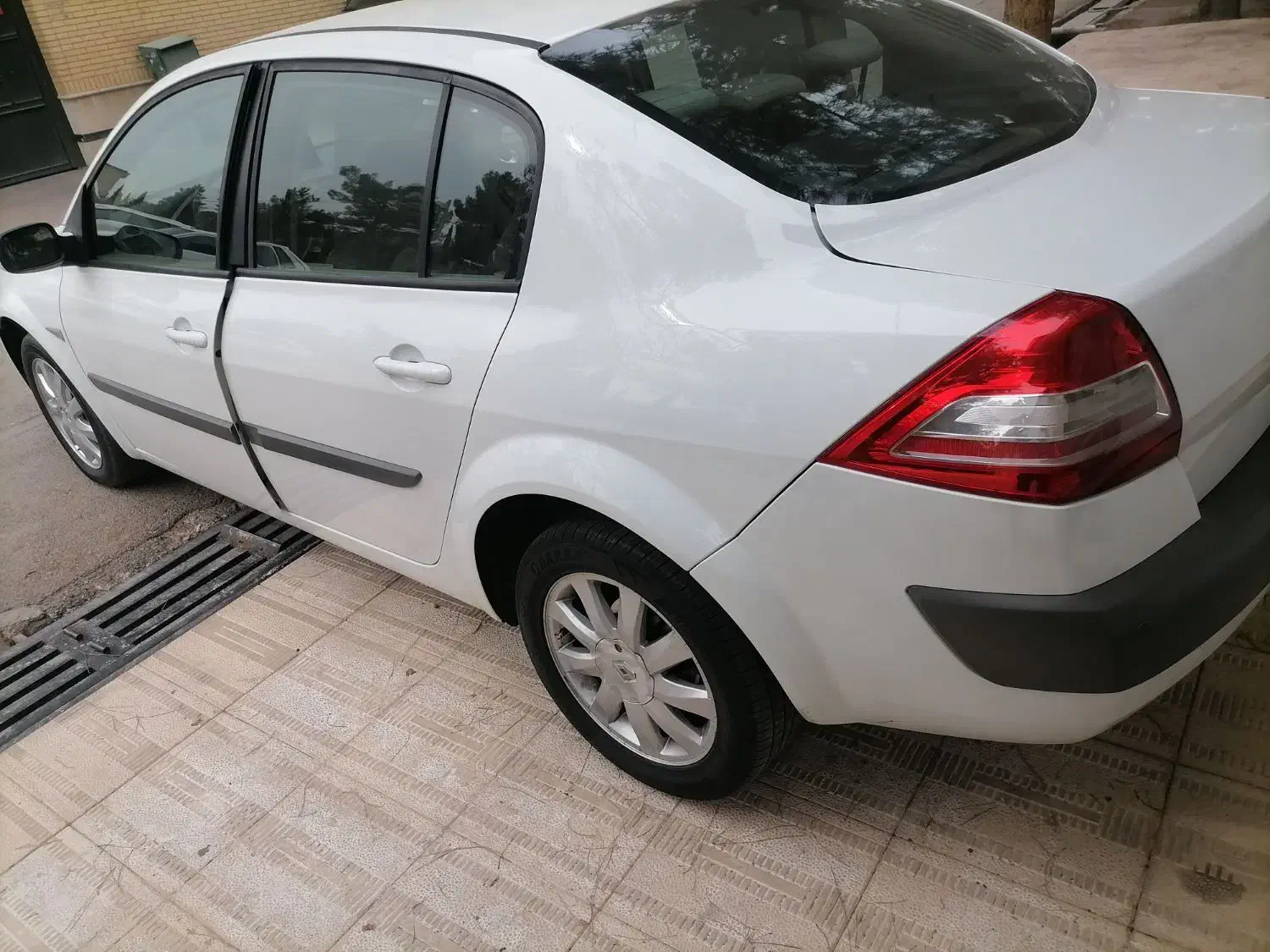 مگان 2000 اتومات 92|خودرو سواری و وانت|شیراز, نشاط|دیوار