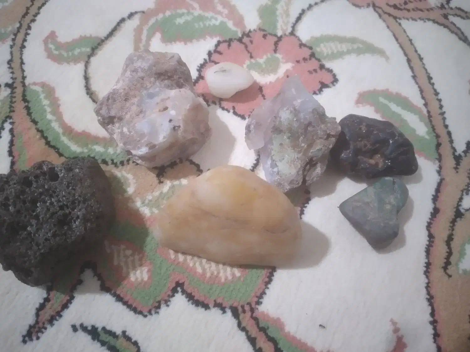 سنگ یاقوت|کلکسیون اشیاء عتیقه|شیراز, بالا کفت|دیوار