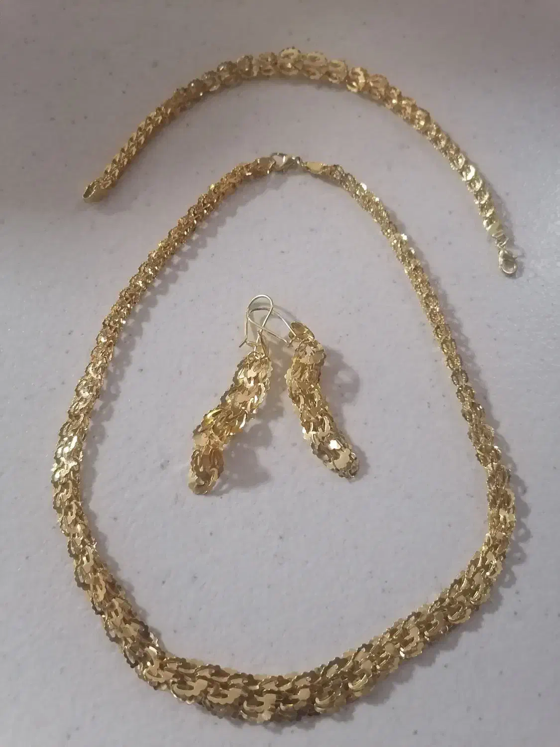 گردنبند|بدلیجات|نیشابور, ریوند|دیوار