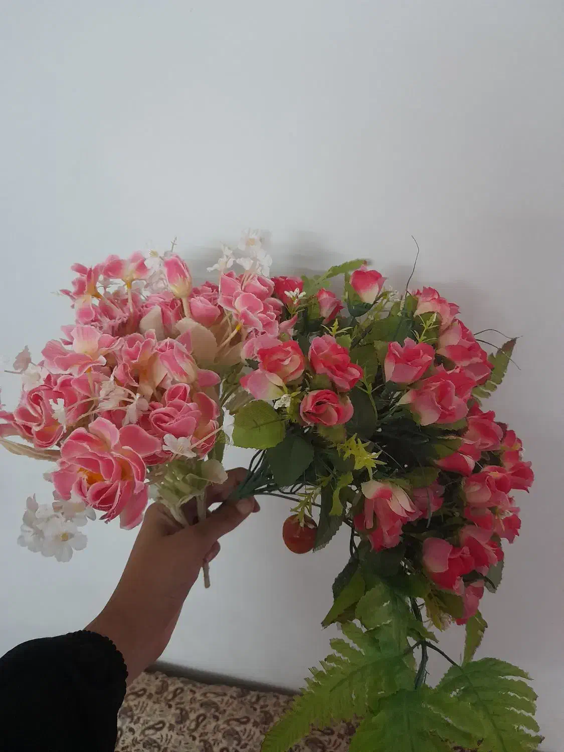 تعدادی گل|گل مصنوعی|گناباد, |دیوار