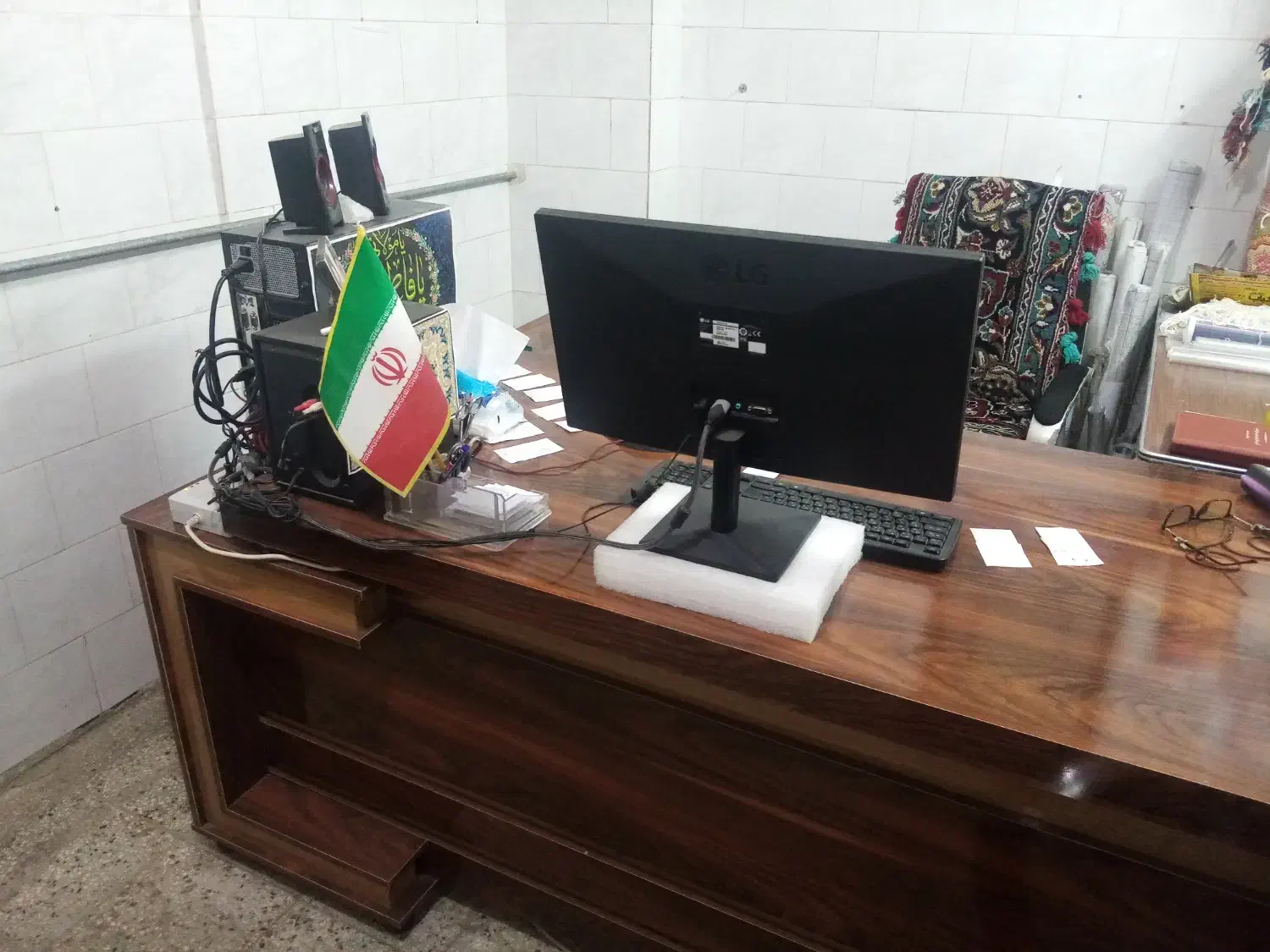 میز ادرای در حد نو|دفتر کار|نیشابور, شریعتی|دیوار