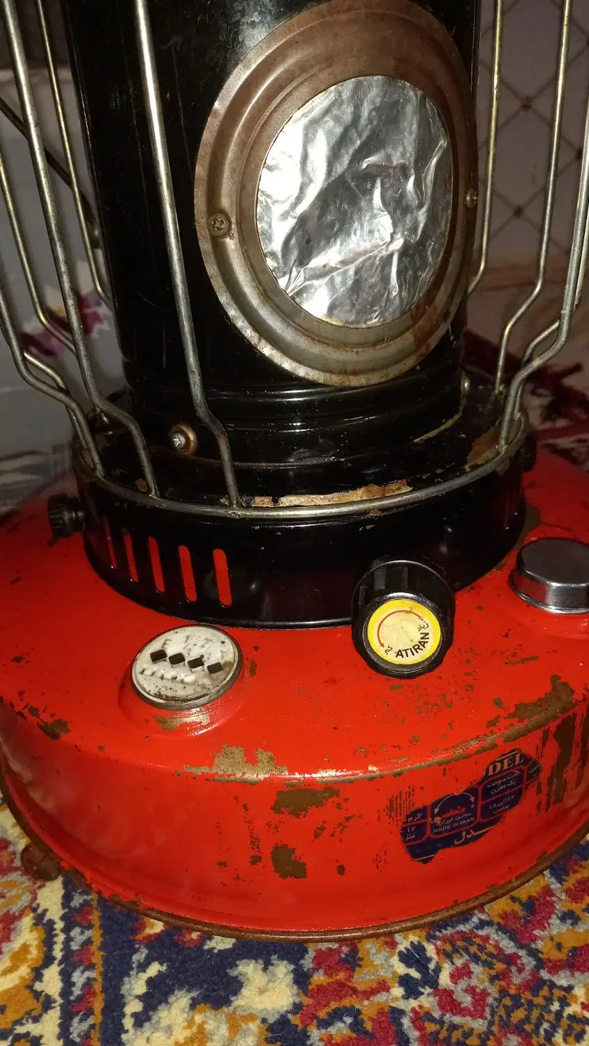 چراغ سالم|بخاری، هیتر، شومینه|نیمروز, |دیوار