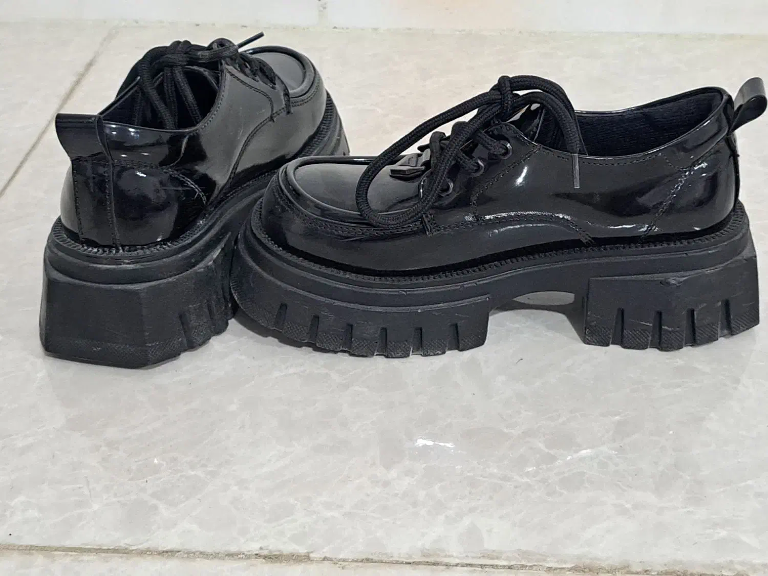 کفش کالج|کیف، کفش، کمربند|دورود, |دیوار