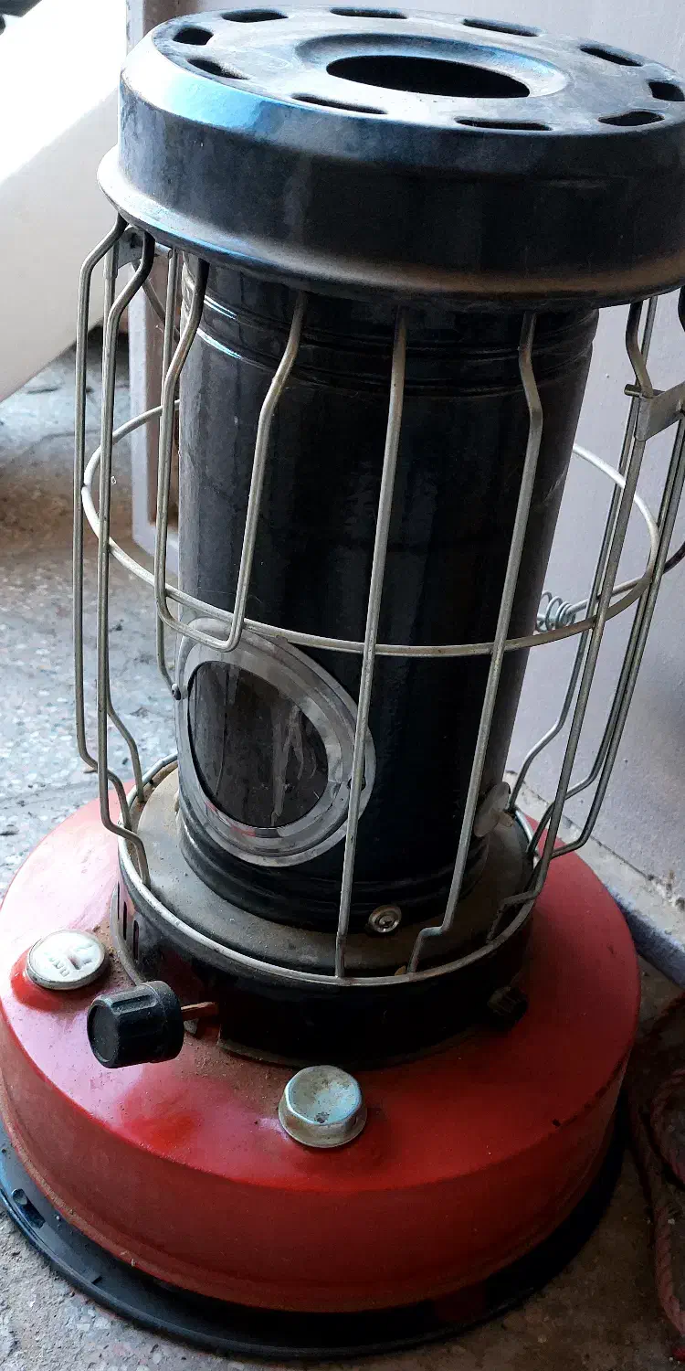 چراغ نفتی|کلکسیون اشیاء عتیقه|بیرجند, |دیوار