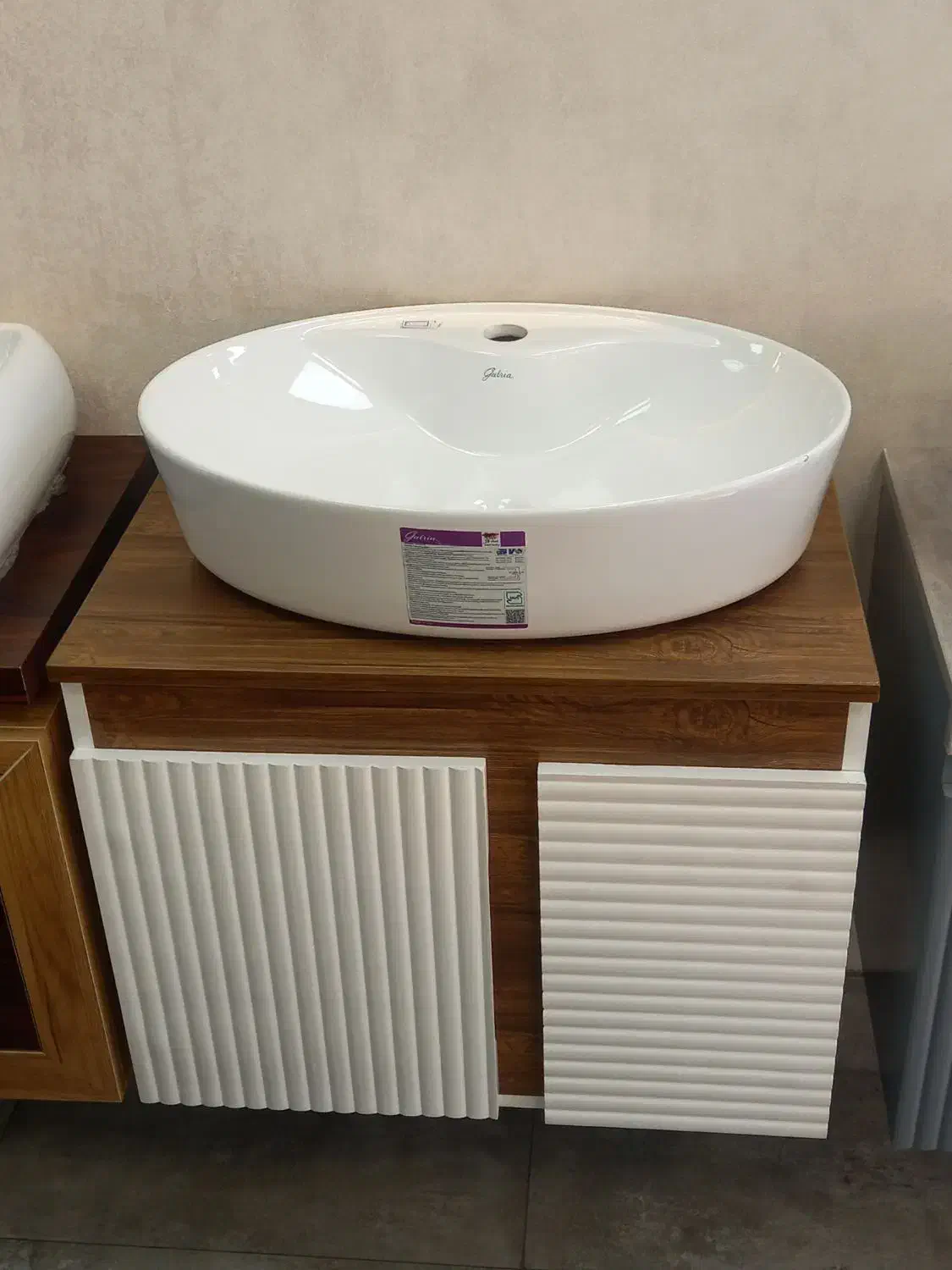 روشویی و آیینه|لوازم سرویس بهداشتی|تهران, بنی‌هاشم|دیوار