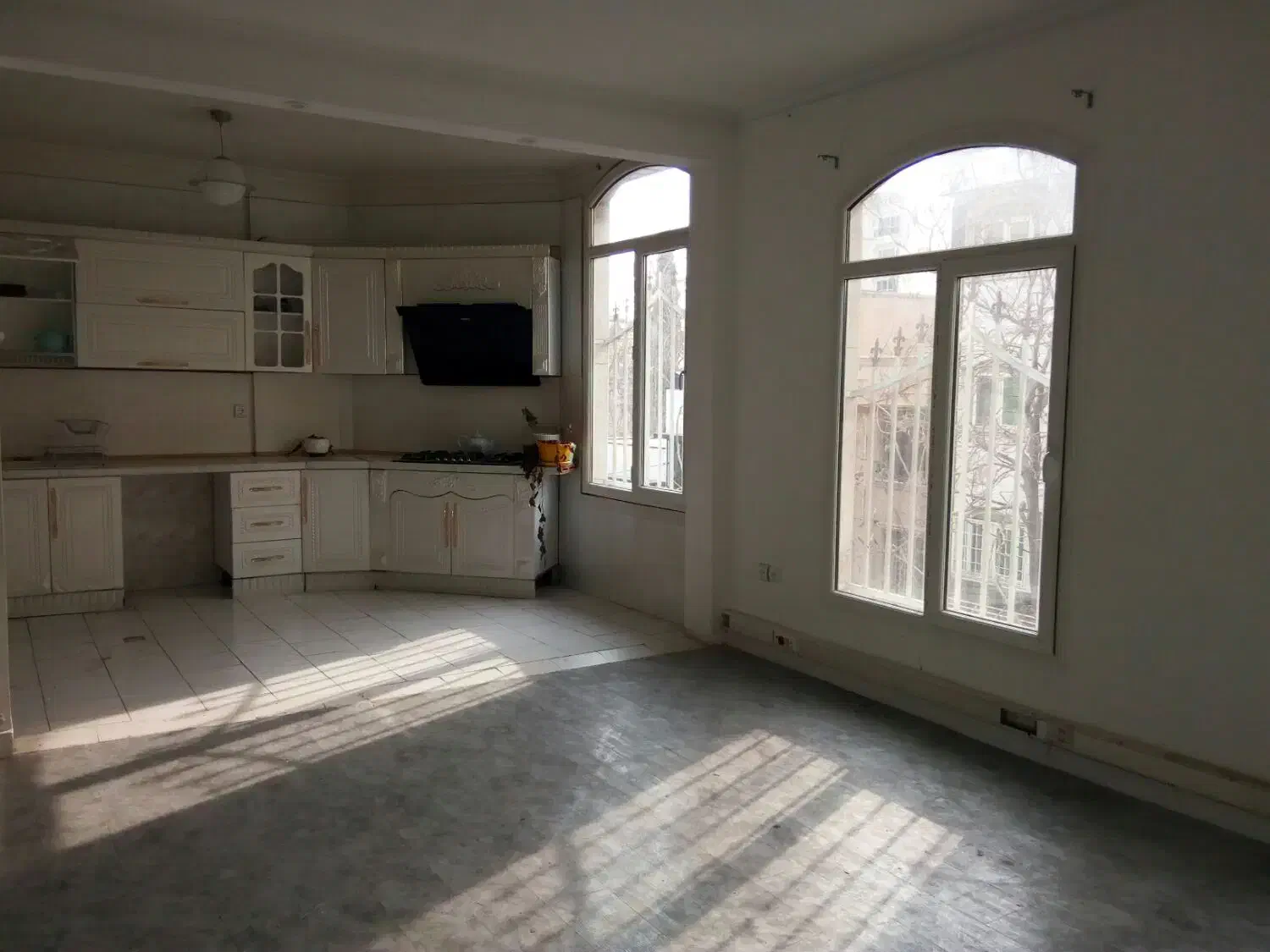 اجاره ۳۶۰ متر ۳ طبقه آجودانیه