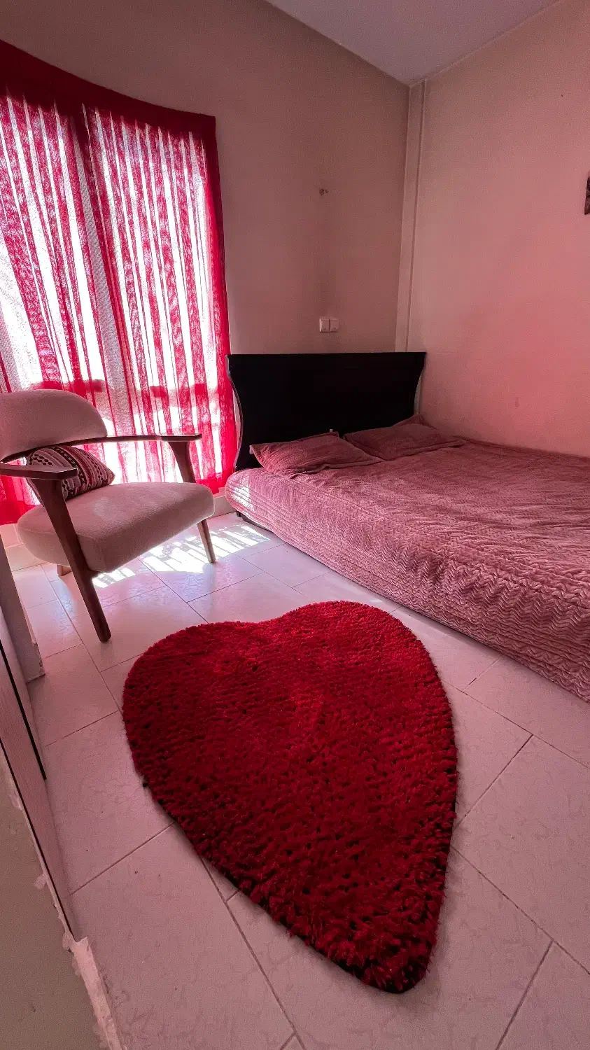 میز ناهارخوری۶نفره،تخت دونفره بااینه کنسول۶کشودار|تخت و سرویس خواب|هشتگرد, فاز ۲ مهستان|دیوار