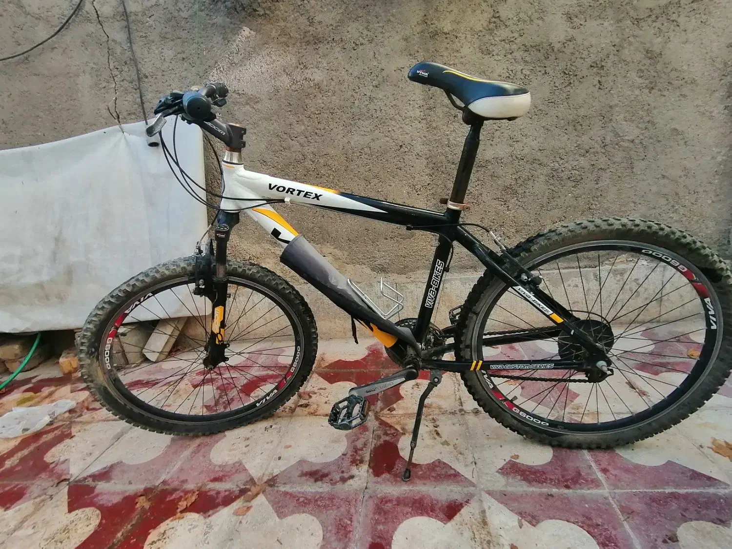 دوچرخه|دوچرخه، اسکیت، اسکوتر|شیراز, کوشک میدان|دیوار