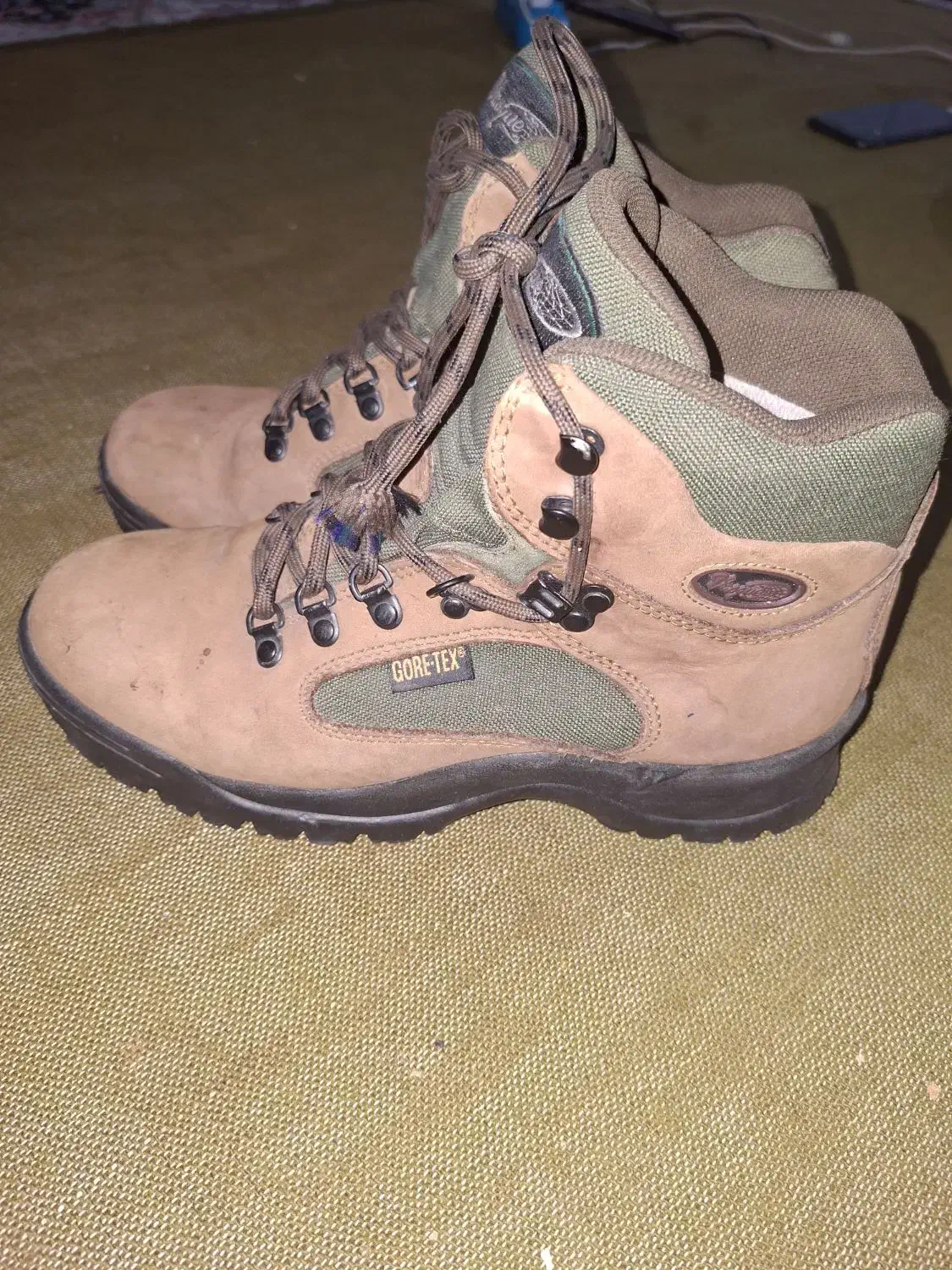 کفش کوهنوردی|کیف، کفش، کمربند|اهواز, ملاشیه|دیوار