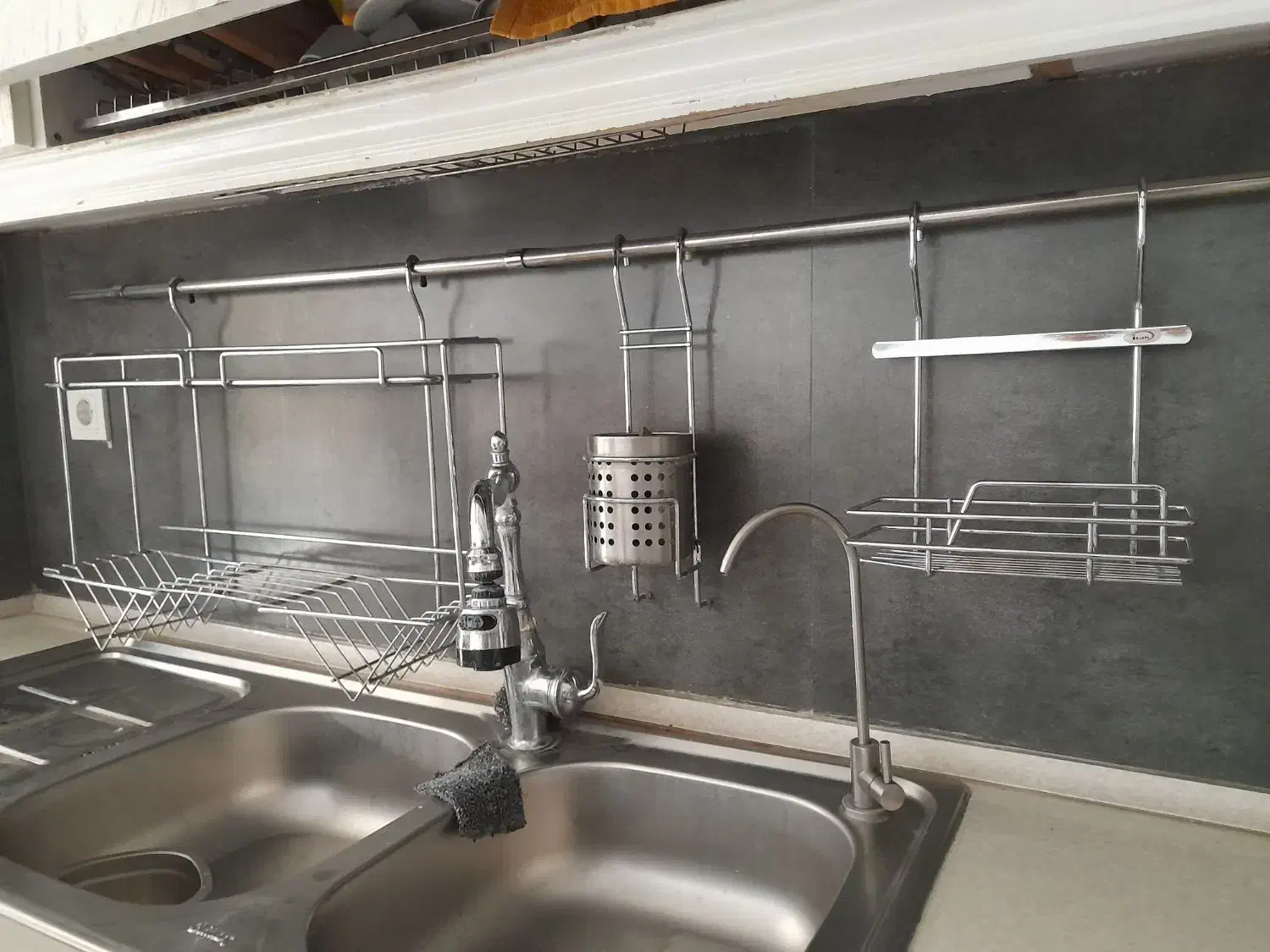 جا ظرفی|آب‌چکان و نظم‌دهنده ظروف|مشهد, جاهد شهر|دیوار