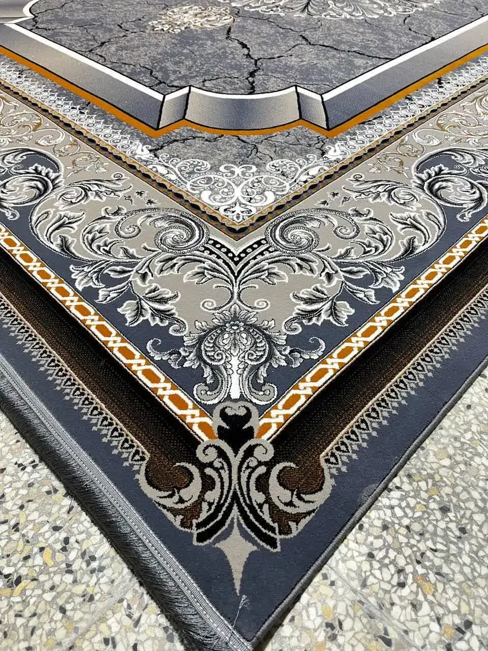 فرش زیبا با کیفیت ۷۰۰شانه|فرش|بجنورد, |دیوار