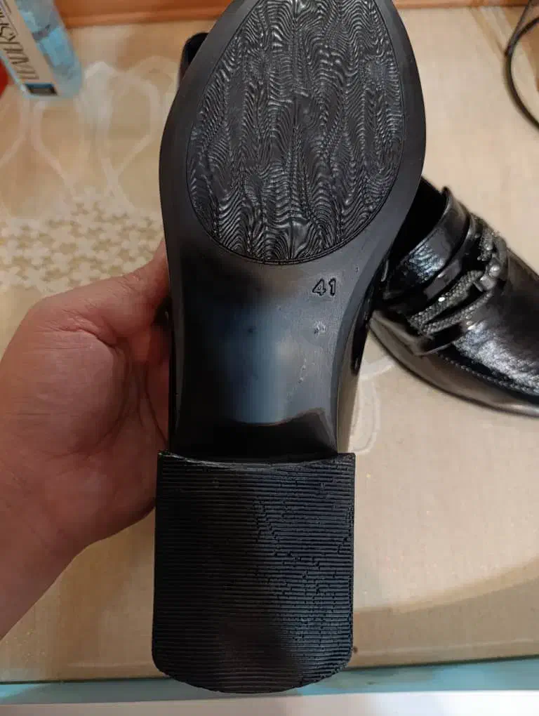 کفش راحتی|کیف، کفش، کمربند|خوی, |دیوار