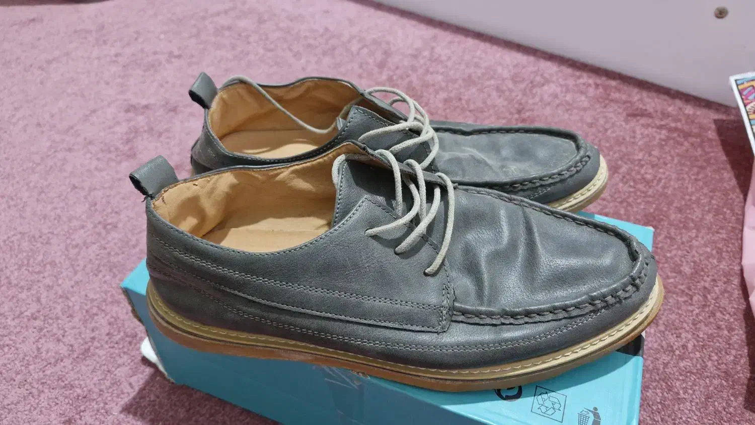 کفش|کیف، کفش، کمربند|جم, |دیوار