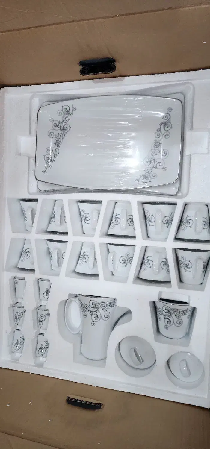 سرویس ۱۲نفره چینی زرین|ظروف سرو و پذیرایی|آبادان, |دیوار