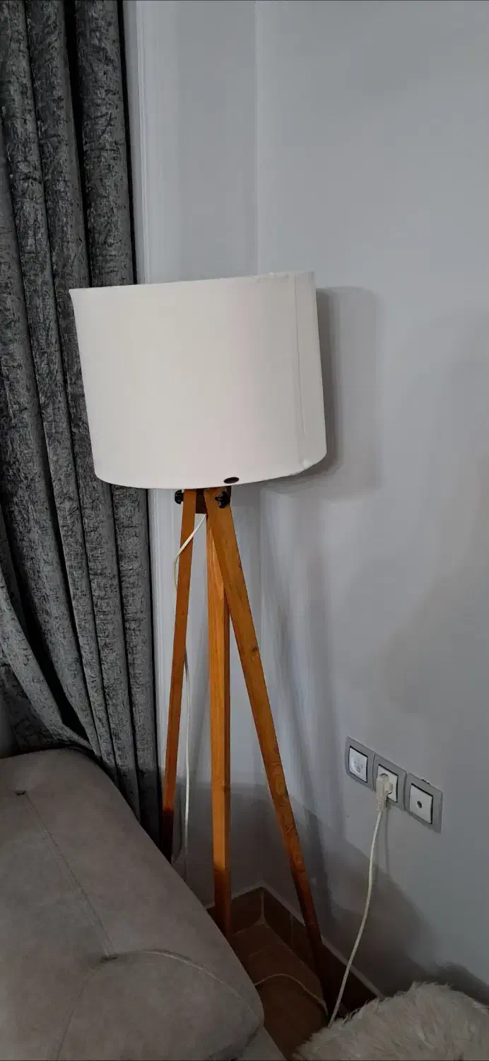 اواژور ایستاده|چراغ خواب و آباژور|گرگان, |دیوار