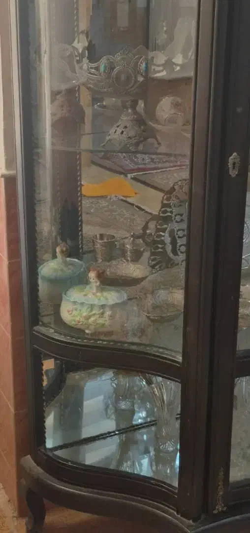 وسایل تمیز در حد نو ب دلیل جابجایی بفروش میرسد|بوفه، ویترین، کنسول|رفسنجان, |دیوار