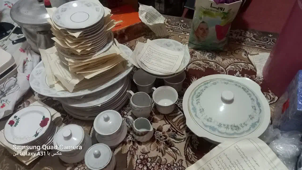 مقداری لوازم اشپزخانه|ظروف پختوپز|پرند, فاز ۵|دیوار