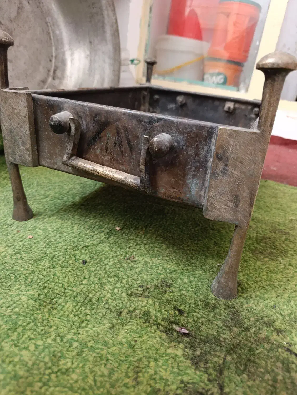 منقل برنجی قدیمی|کلکسیون اشیاء عتیقه|گناباد, |دیوار