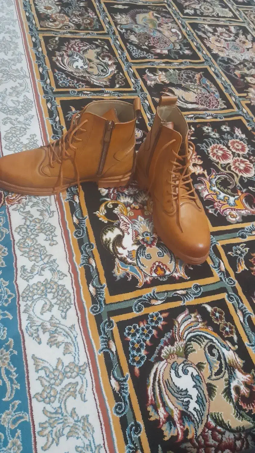 کفش|کیف، کفش، کمربند|آشخانه, |دیوار