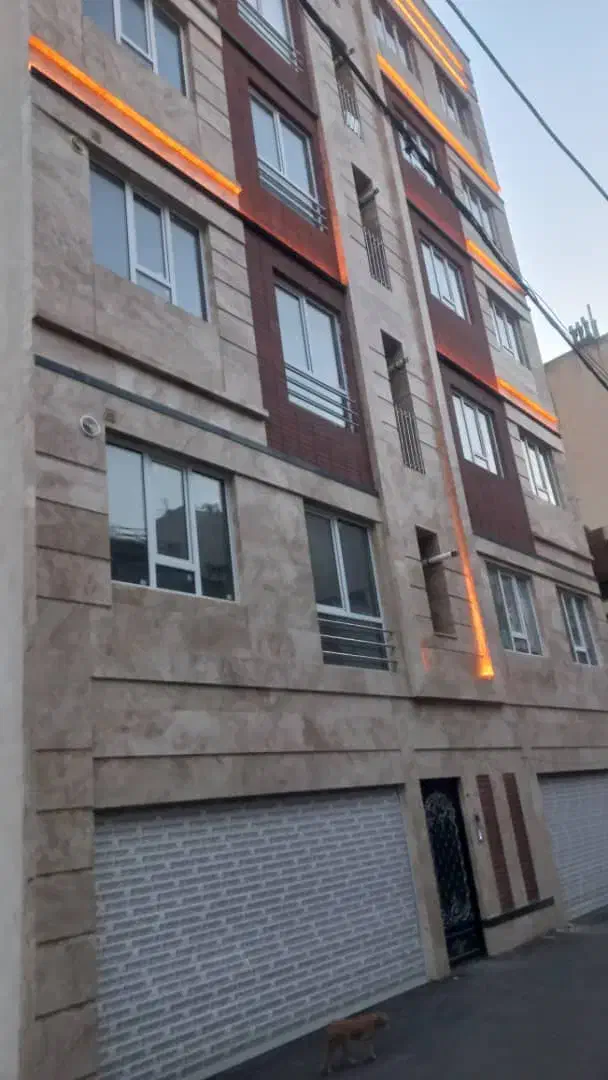 ۹۰ متر دو خواب خوش نور و خوش نقشه با پارکینگ