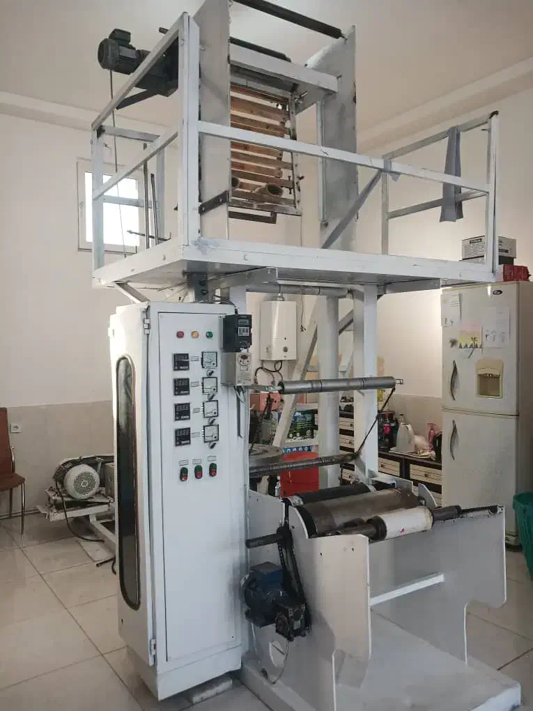 یک دستگاه دوخت برشی و یک دستگاه رول کن سه کاره|ماشینآلات صنعتی|باسمنج, |دیوار