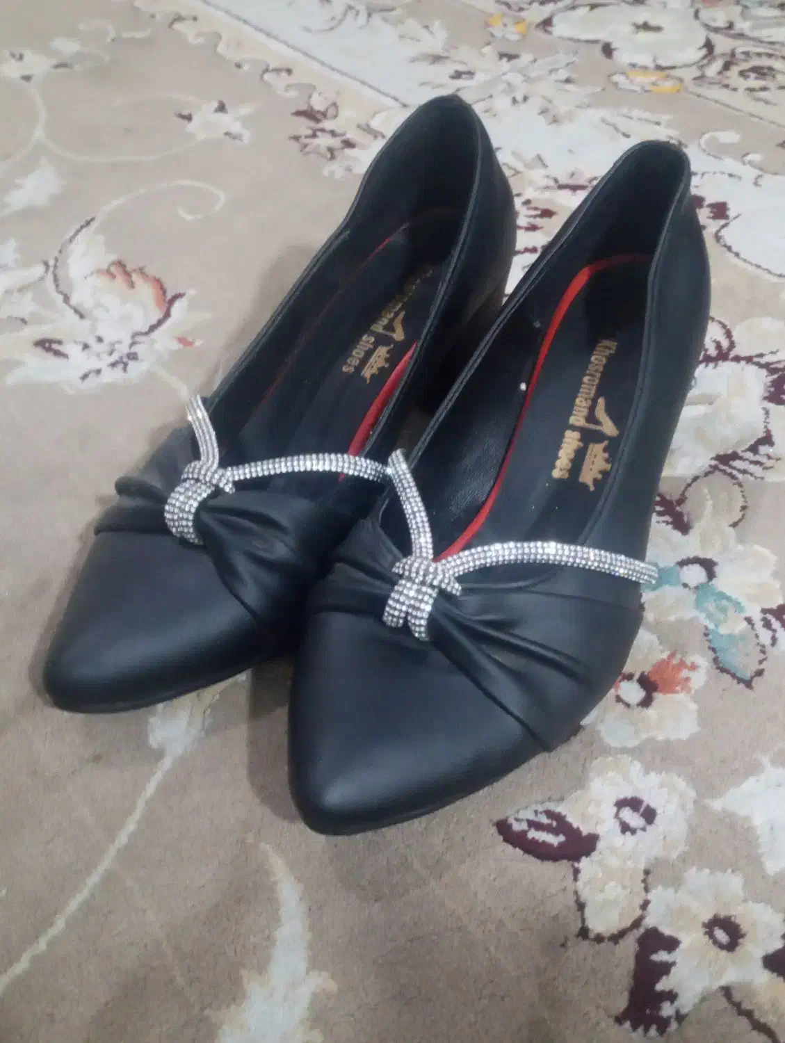 کفش پاشنه بلند زنانه|کیف، کفش، کمربند|ری, بی‌بی شهر بانو|دیوار