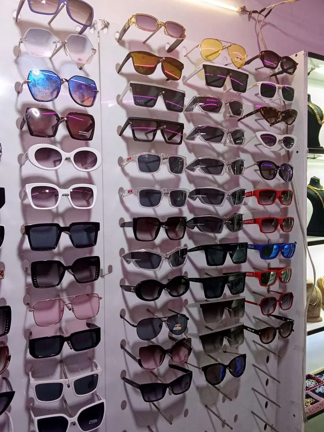 عینک تکی وعمده|زیورآلات و اکسسوری|رباط‌کریم, نصیرشهر|دیوار