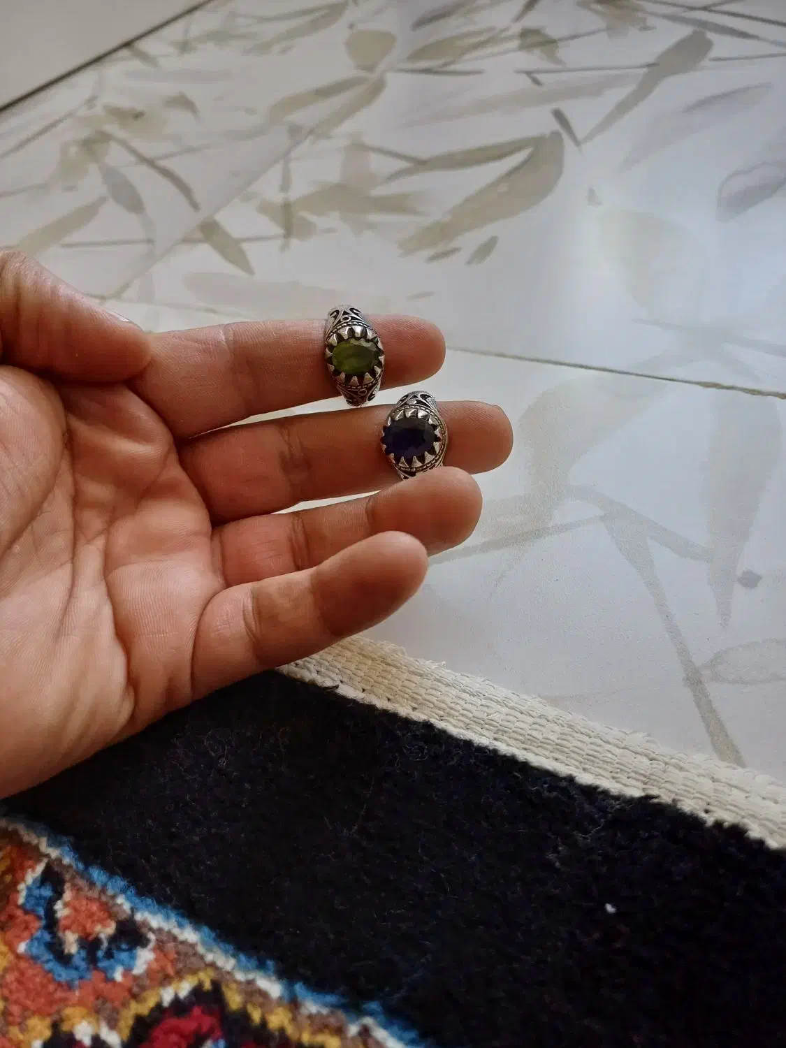 انگشتر یاقوت زبرجد|جواهرات|نهاوند, |دیوار