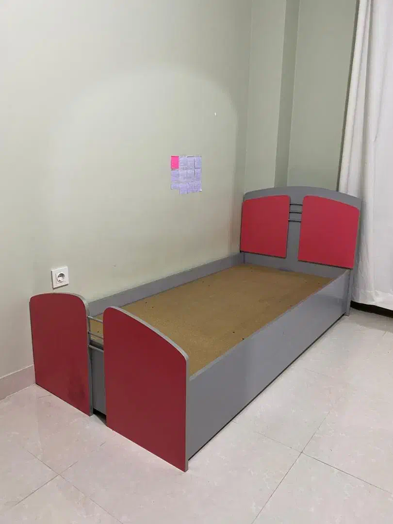 تخت نوجوان ،پاتختی ،دراور و آینه و دو باکس دیواری|تخت و سرویس خواب|گرگان, |دیوار