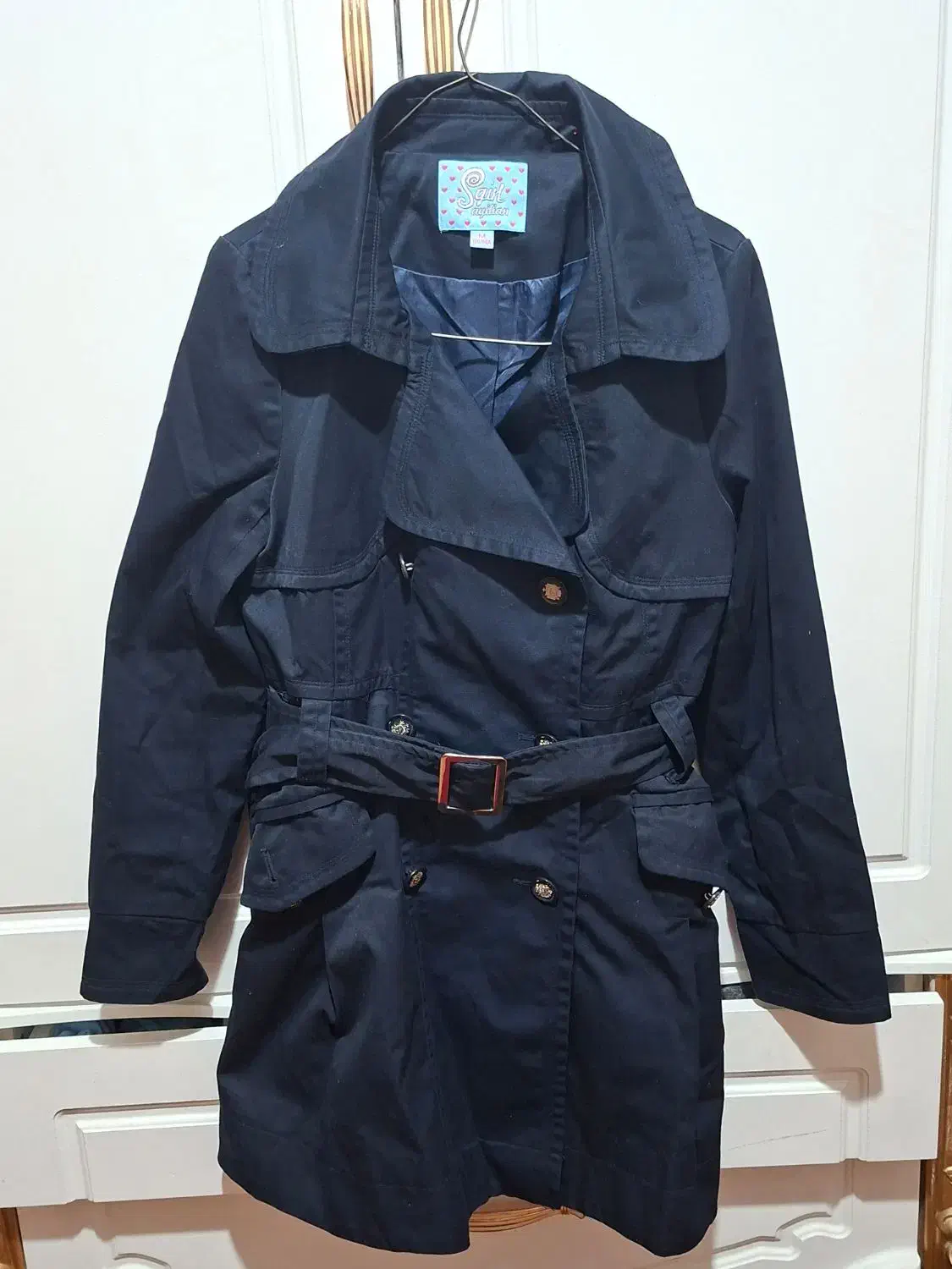 پالتو بارونی آستردار|لباس|شیراز, کوشک میدان|دیوار