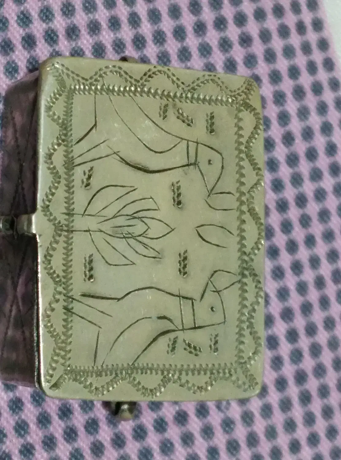 قرآن مینیاتوری چاپ سنگی با قاب نقره حکاکی شده|کلکسیون اشیاء عتیقه|کرج, کوی مدرس|دیوار