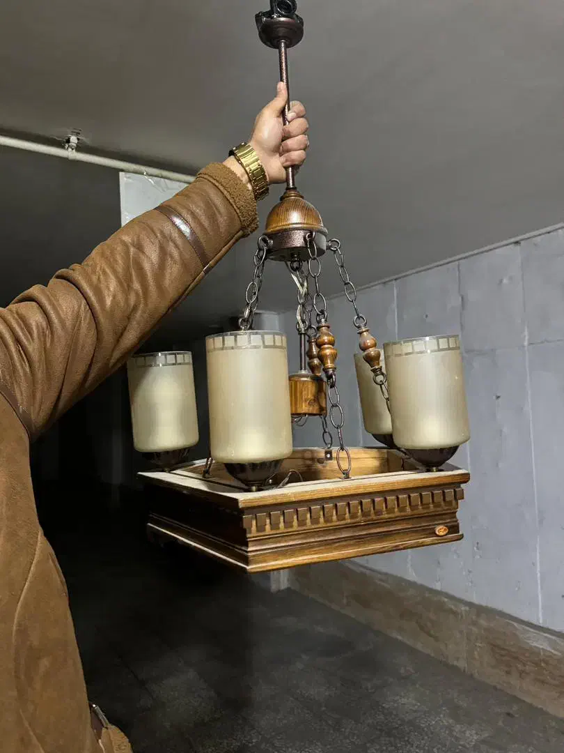 لوستر چوبی شرکتی دوعدد|لوستر و چراغ آویز|اراک, |دیوار