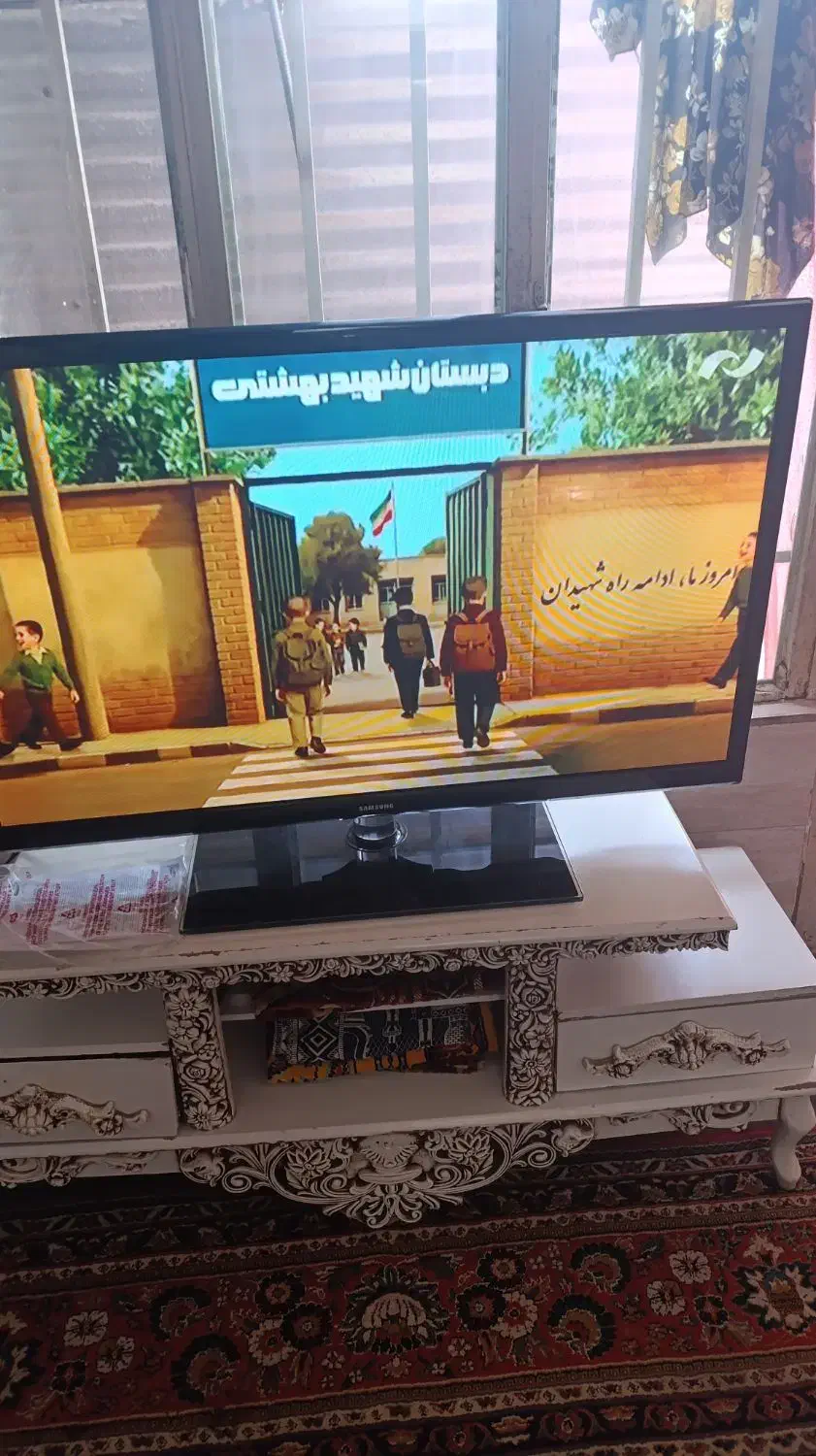 سلام تلویزیون 43 سامسونگ با محافظ صفحه سرخود|تلویزیون و پروژکتور|مشهد, شهرک مهر آباد|دیوار