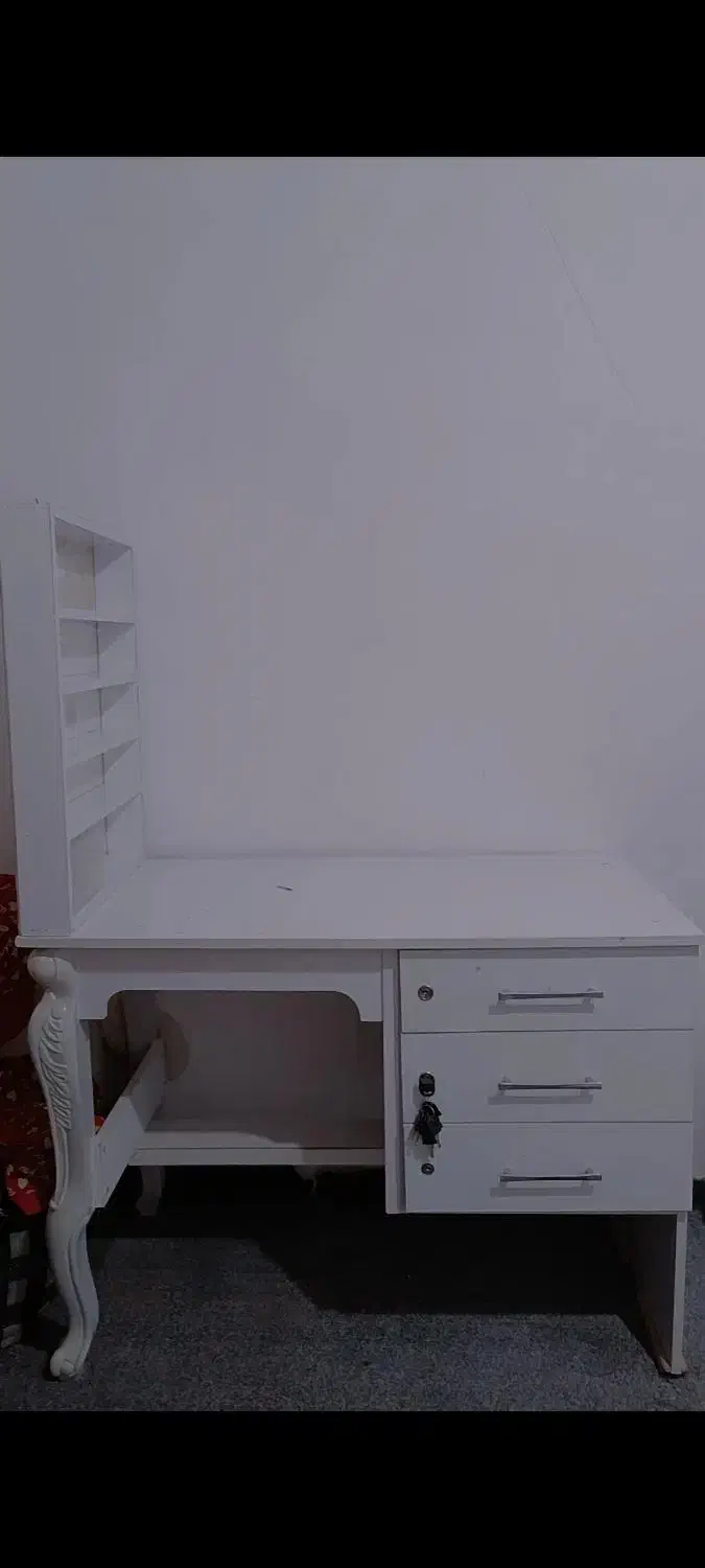 میز ناخنکاری|آرایشگاه و سالن‌های زیبایی|نیشابور, شهید جعفری|دیوار