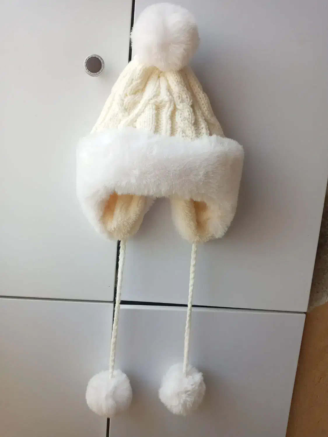 کلاه زمستونی بافت|لباس|رباط‌کریم, رباط‌کریم|دیوار